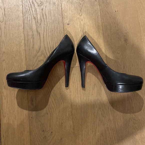 Red bottom black heels - Picture 4 of 7